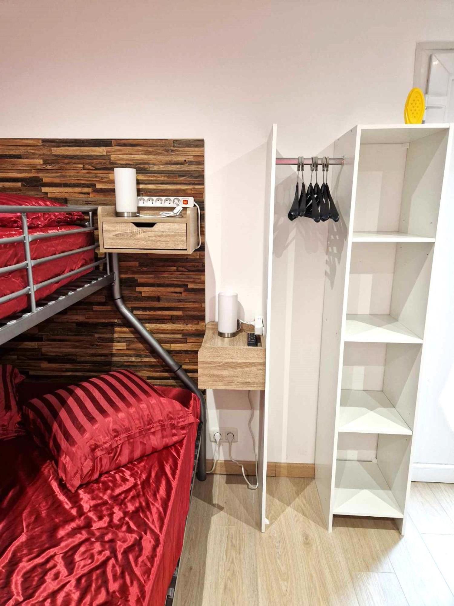 03 - Joli Studio Traversant Situe Au Rdc Avec 2 Lits, Tout Equipe Pour 1, 2 Ou 3 Personnes Maximum, Entree Independante Donnant Sur Parking Dont Une Place Est Reservee Devant La Porte, Grand Fourgon Possible Et Petit Jardin Sur L'Arriere Comme Une Ma Razac-sur-lʼIsle Zewnętrze zdjęcie