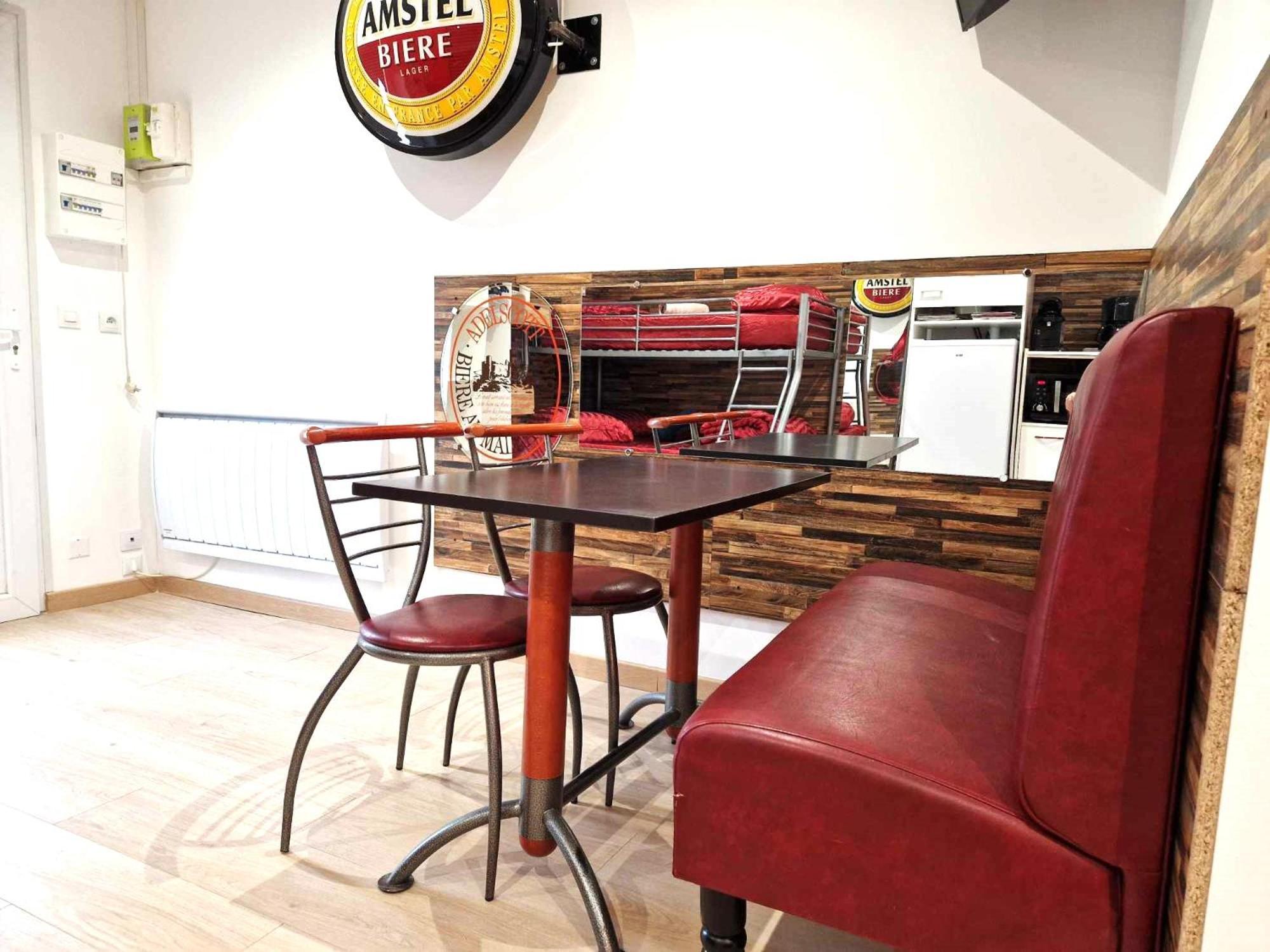 03 - Joli Studio Traversant Situe Au Rdc Avec 2 Lits, Tout Equipe Pour 1, 2 Ou 3 Personnes Maximum, Entree Independante Donnant Sur Parking Dont Une Place Est Reservee Devant La Porte, Grand Fourgon Possible Et Petit Jardin Sur L'Arriere Comme Une Ma Razac-sur-lʼIsle Zewnętrze zdjęcie