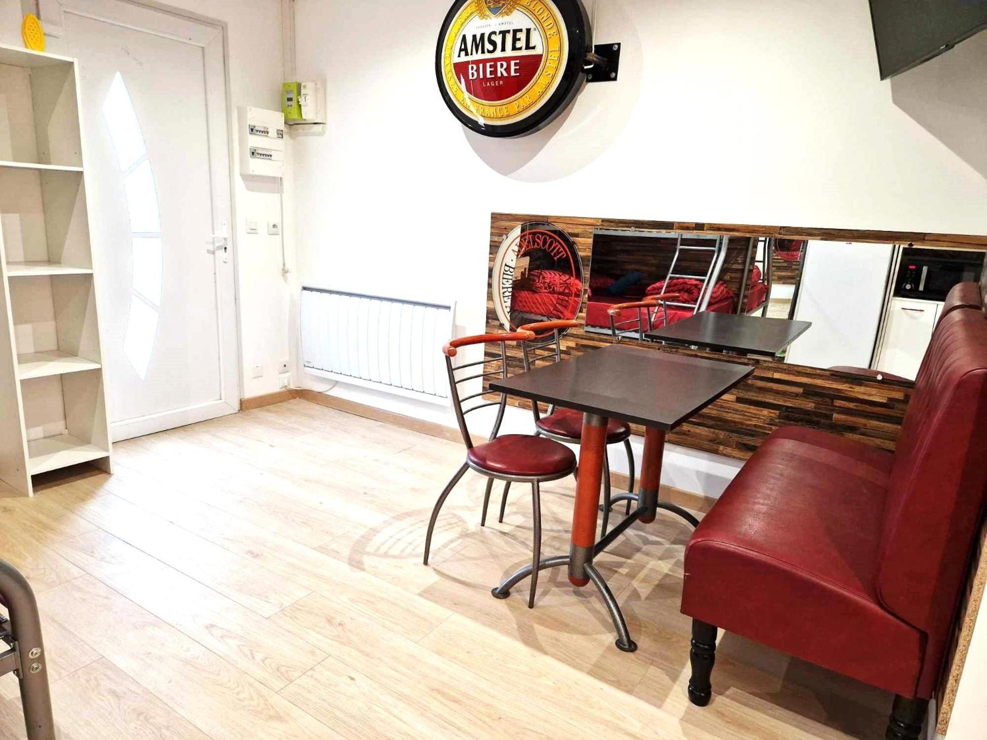 03 - Joli Studio Traversant Situe Au Rdc Avec 2 Lits, Tout Equipe Pour 1, 2 Ou 3 Personnes Maximum, Entree Independante Donnant Sur Parking Dont Une Place Est Reservee Devant La Porte, Grand Fourgon Possible Et Petit Jardin Sur L'Arriere Comme Une Ma Razac-sur-lʼIsle Zewnętrze zdjęcie