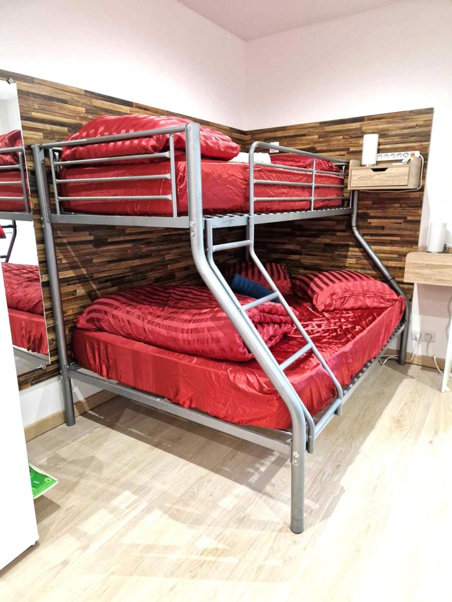 03 - Joli Studio Traversant Situe Au Rdc Avec 2 Lits, Tout Equipe Pour 1, 2 Ou 3 Personnes Maximum, Entree Independante Donnant Sur Parking Dont Une Place Est Reservee Devant La Porte, Grand Fourgon Possible Et Petit Jardin Sur L'Arriere Comme Une Ma Razac-sur-lʼIsle Zewnętrze zdjęcie